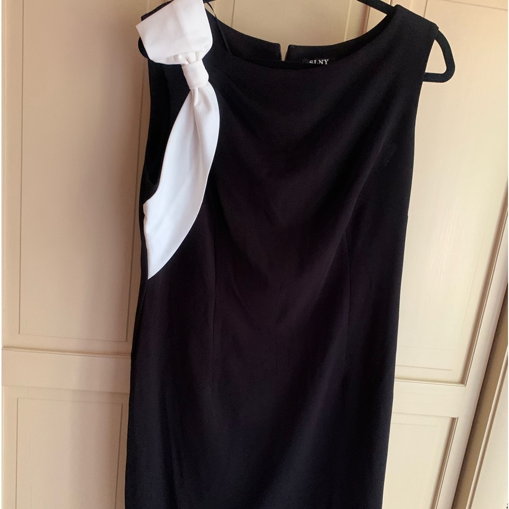 SLEEVELESS ELEGANT BLACK DRESS